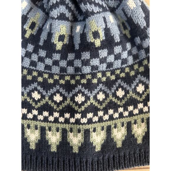 Womens Gap Beanie Winter Hat with Pom Pom Green Blue White Pattern - Picture 5 of 5